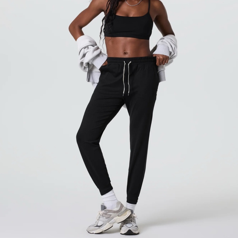 Women’s Vuori Performance Jogger, Size Medium Long (28”), Black